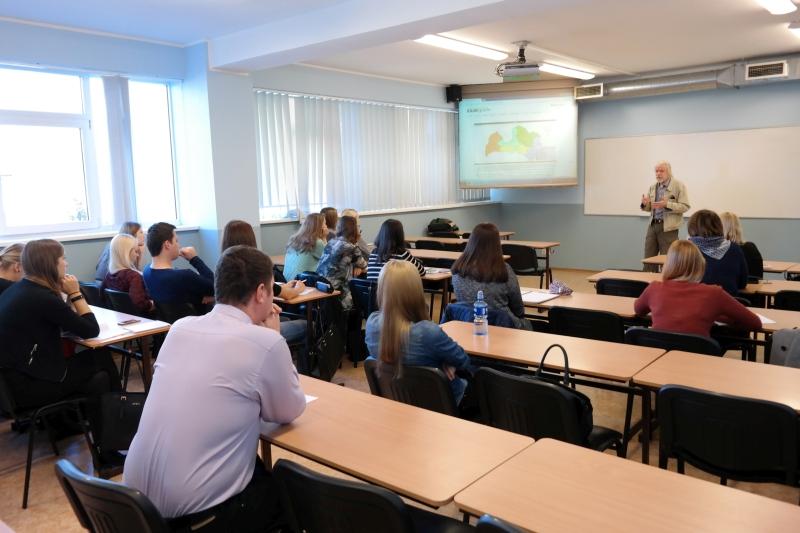 J.Bruņenieks iepazīstina Rīgas Tehniskās universitātes studentus ar RAIM